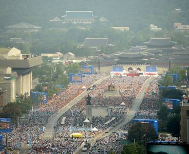 http://saltlightmag.paloma.netdna-cdn.com/images/articleimages/Pope-Francis-Beatification-Korea.jpg